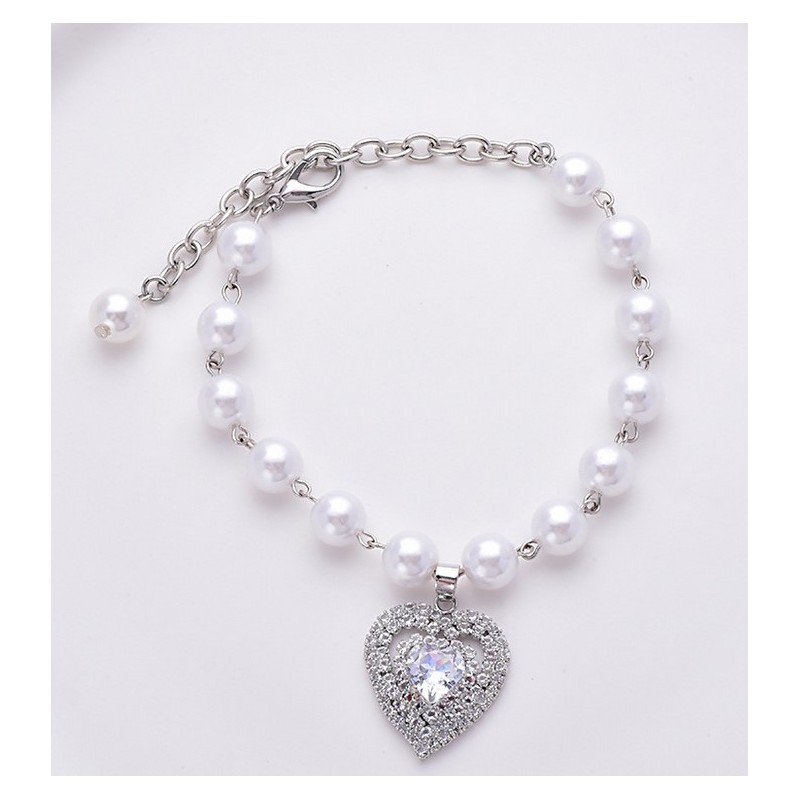 Colier cu perle, diamant si pandantiv in forma de inima pentru pisici si caini Colier cu perle, diamant si pandantiv in forma de inima pentru pisici si caini